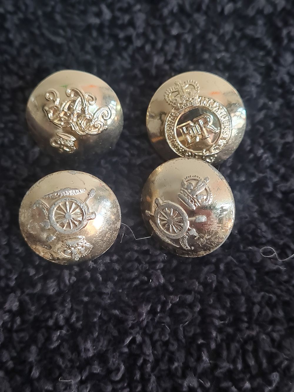 Lot 144: Military buttons