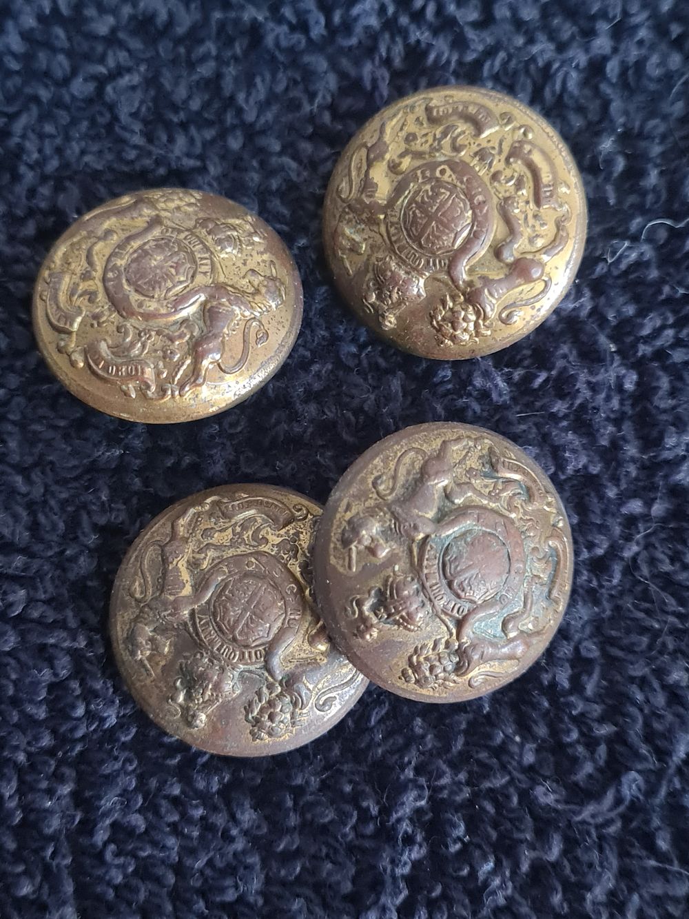 Lot 145: Military buttons