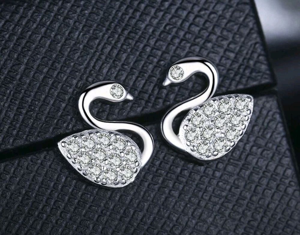 Lot 171: S925 swann earings