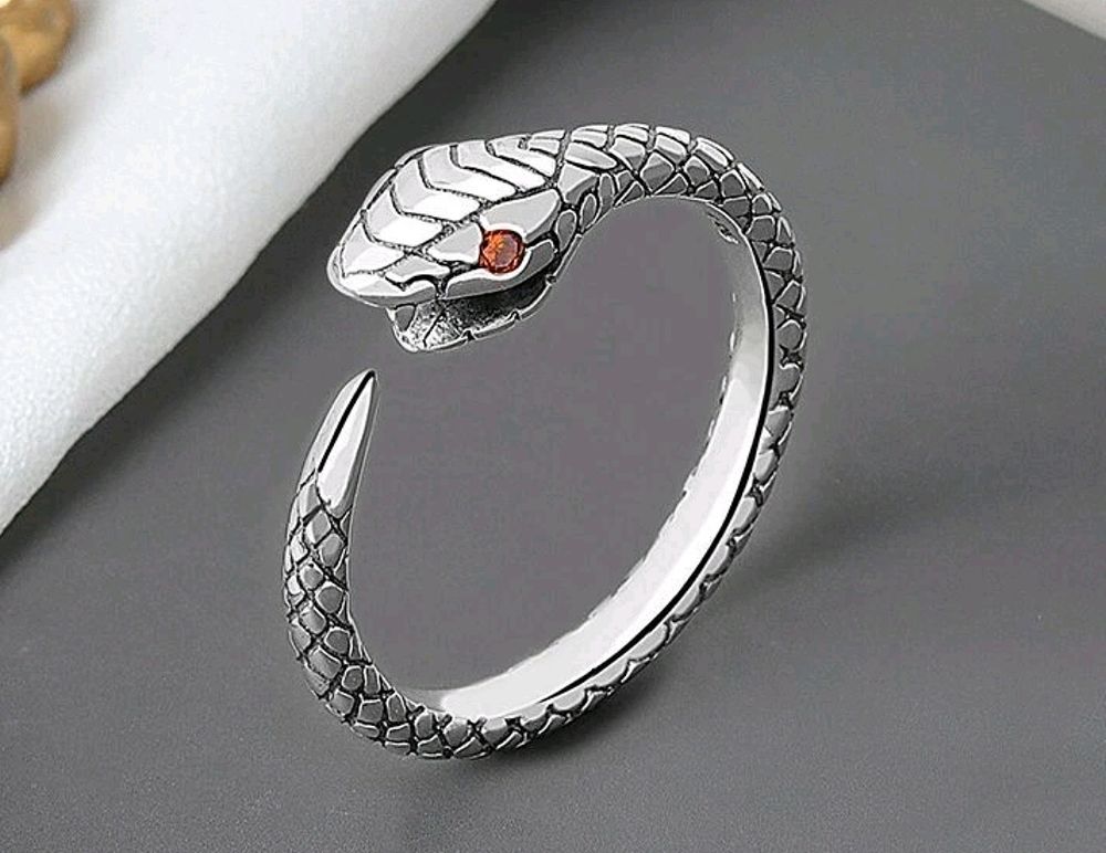 Lot 172: S925 snake ring