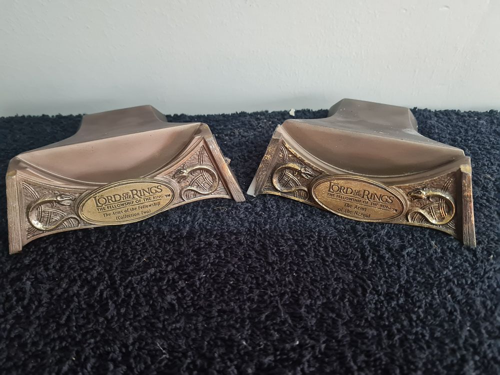 Lot 177: Lord of rings stands