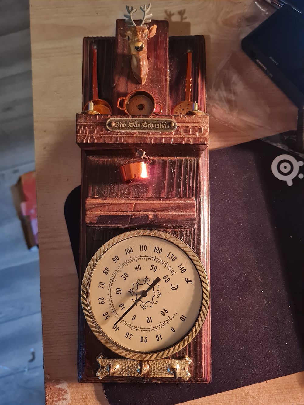 Lot 185: Vintage barometer