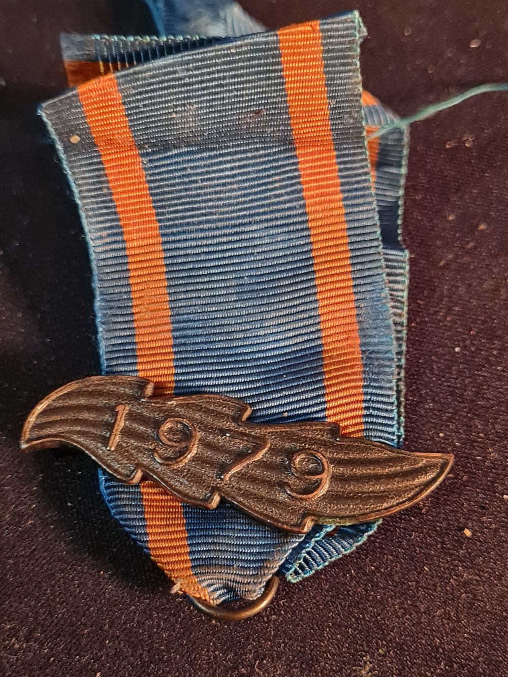 Lot 188: Vintage pendent