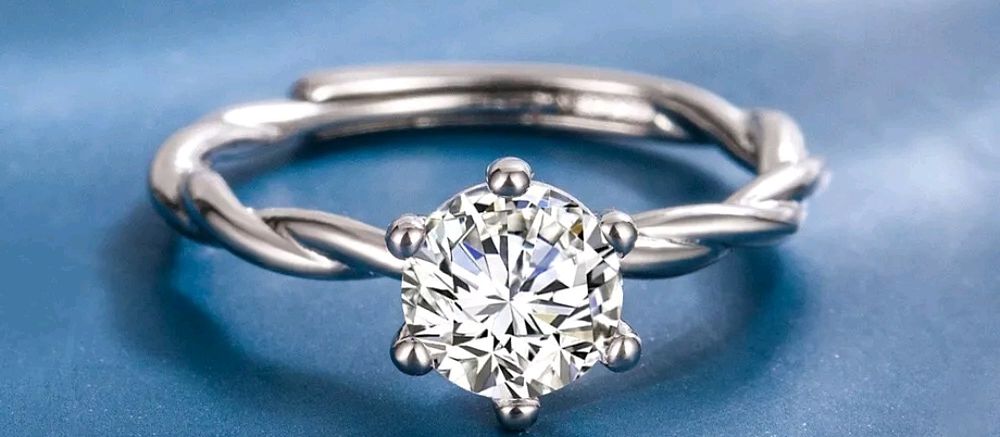 Lot 183: S925 ring