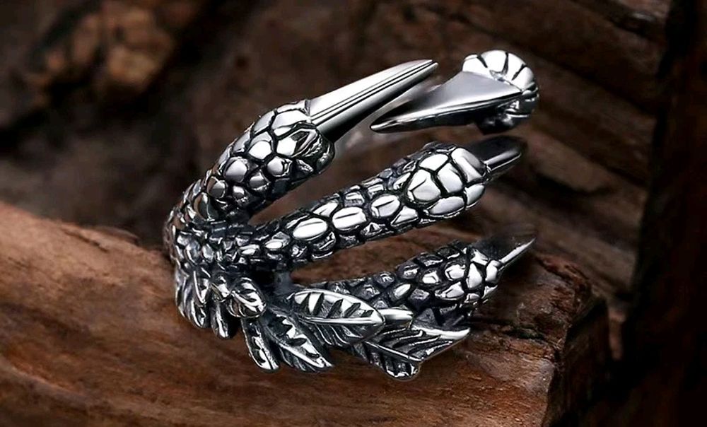 Lot 184: S925 dragon ring