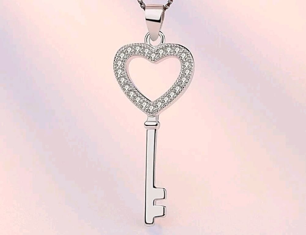 Lot 195: S925 pendant