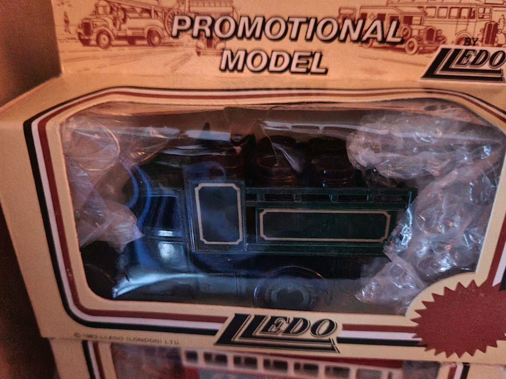 Lot 287: Boxed model