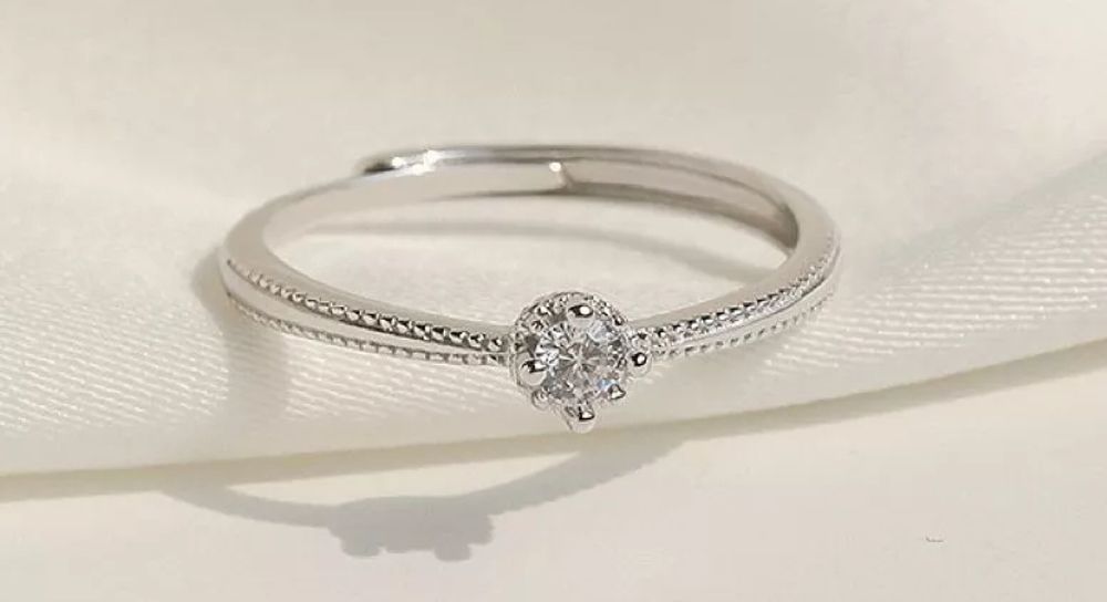 Lot 322: S925 ring
