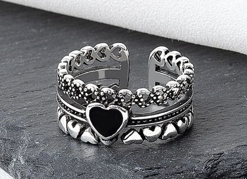 Lot 216: S925 ring