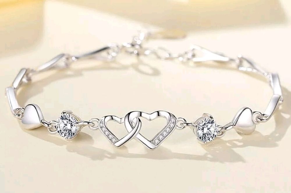 Lot 223: S925 bangle