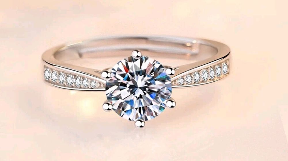 Lot 226: S925 ring