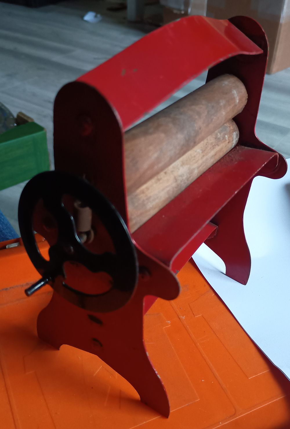 Lot 29g: Vintage Miniature Mangle