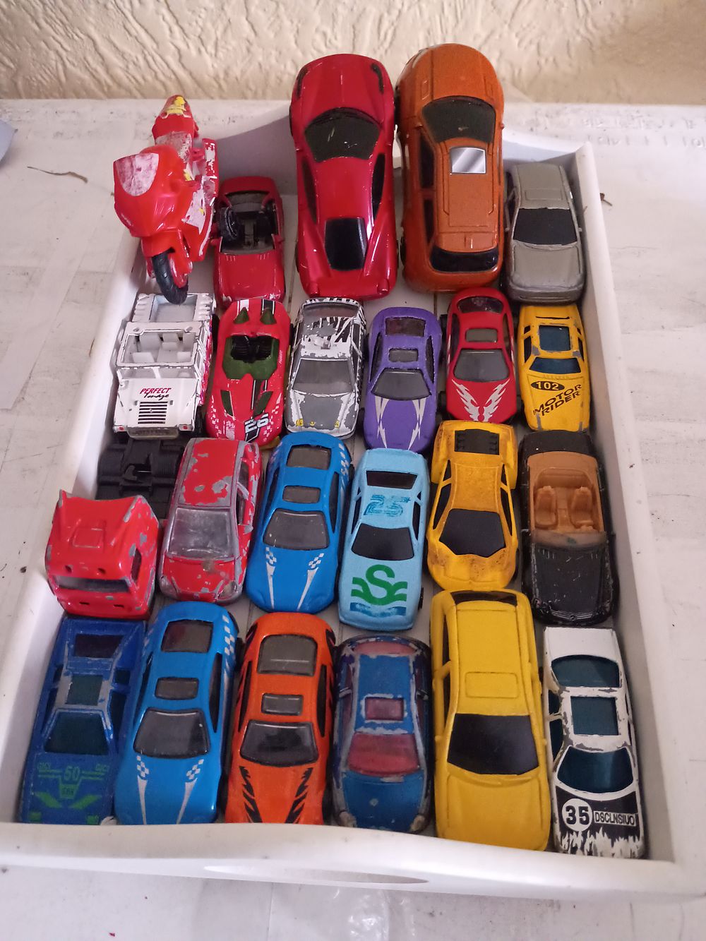 Lot 386: Large collection of model vehicles most vintage