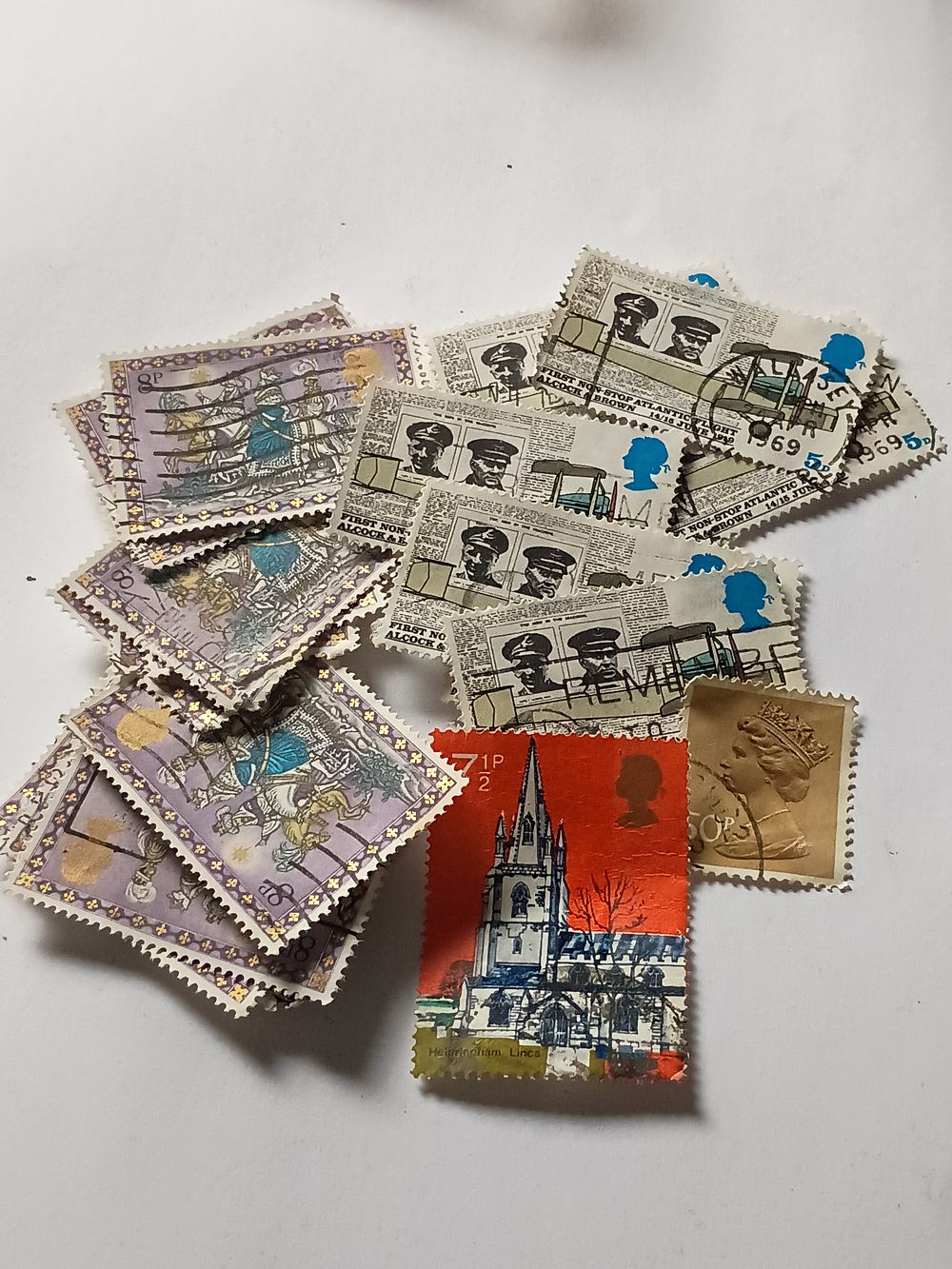 Lot 24h: Collection of vintage stamps