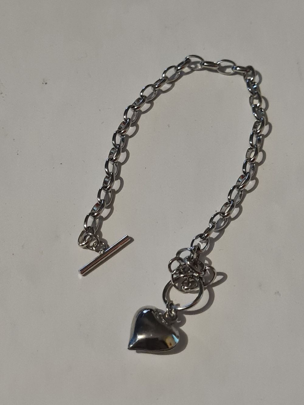 Lot 244: Ladies heart bangle