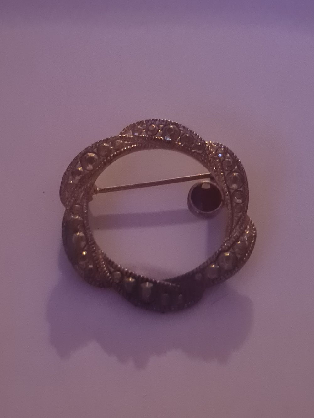 Lot 256: Vintage broach