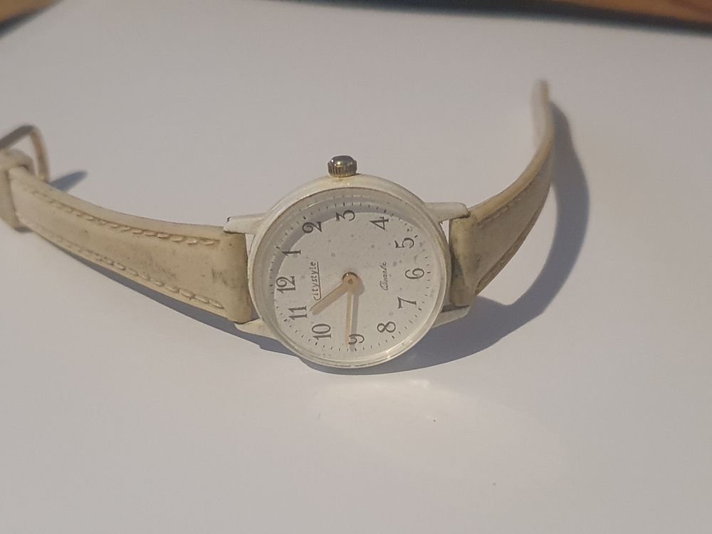 Lot 290: Ladies watch
