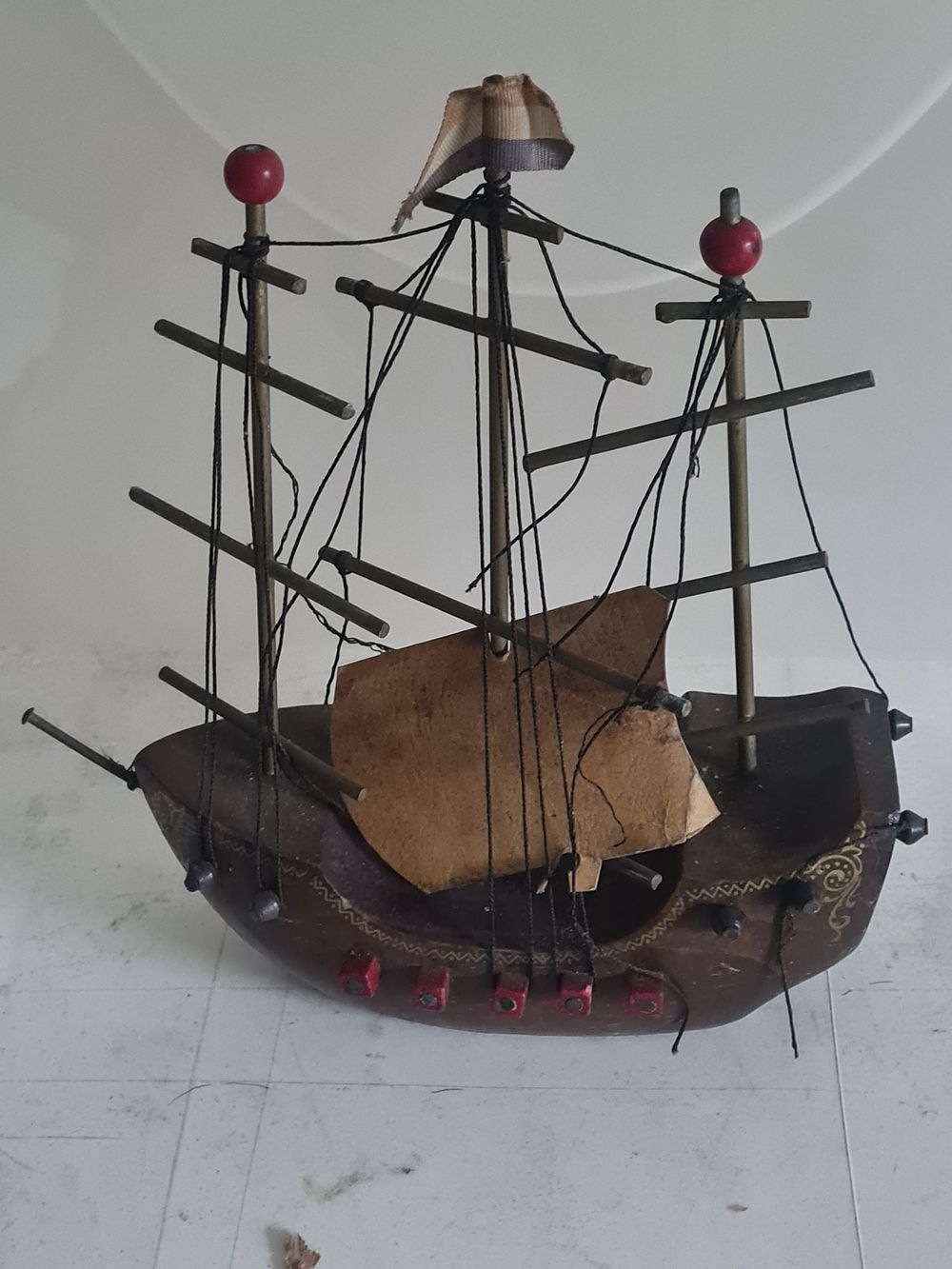 Lot 151: Vintage model wooden boat
