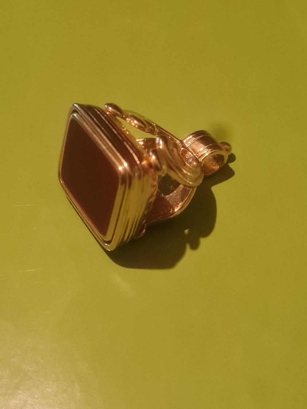 Lot 200: Vintage fob