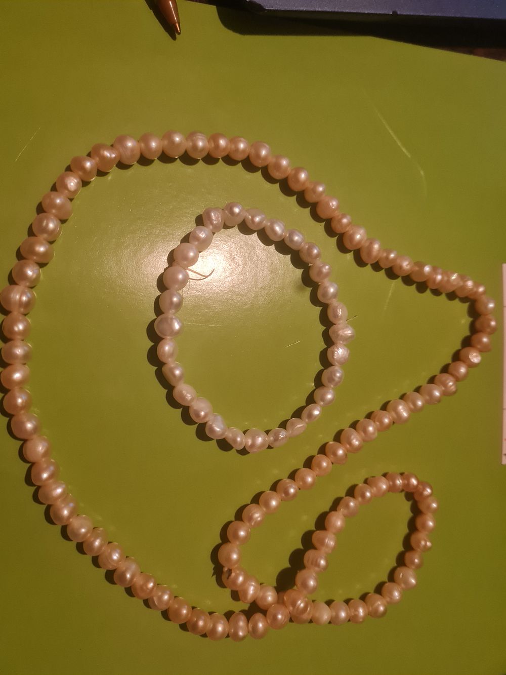 Lot 201: Single string ppeael necklace + pearl bracelet