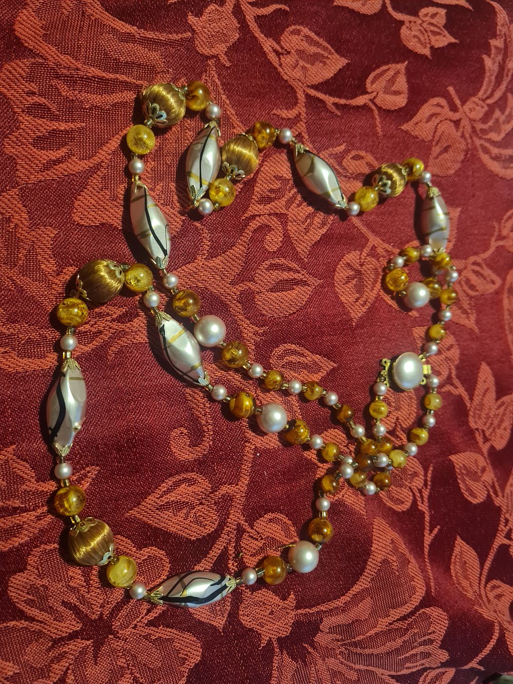 Lot 136: Vintage necklace