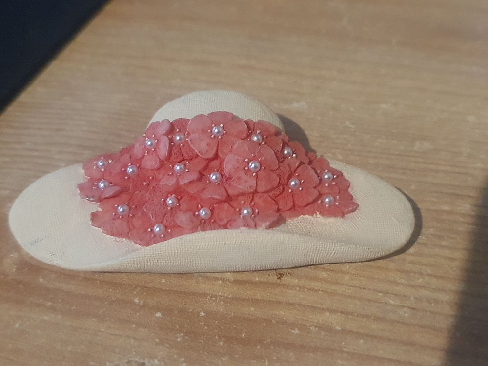 Lot 154: Hat broach