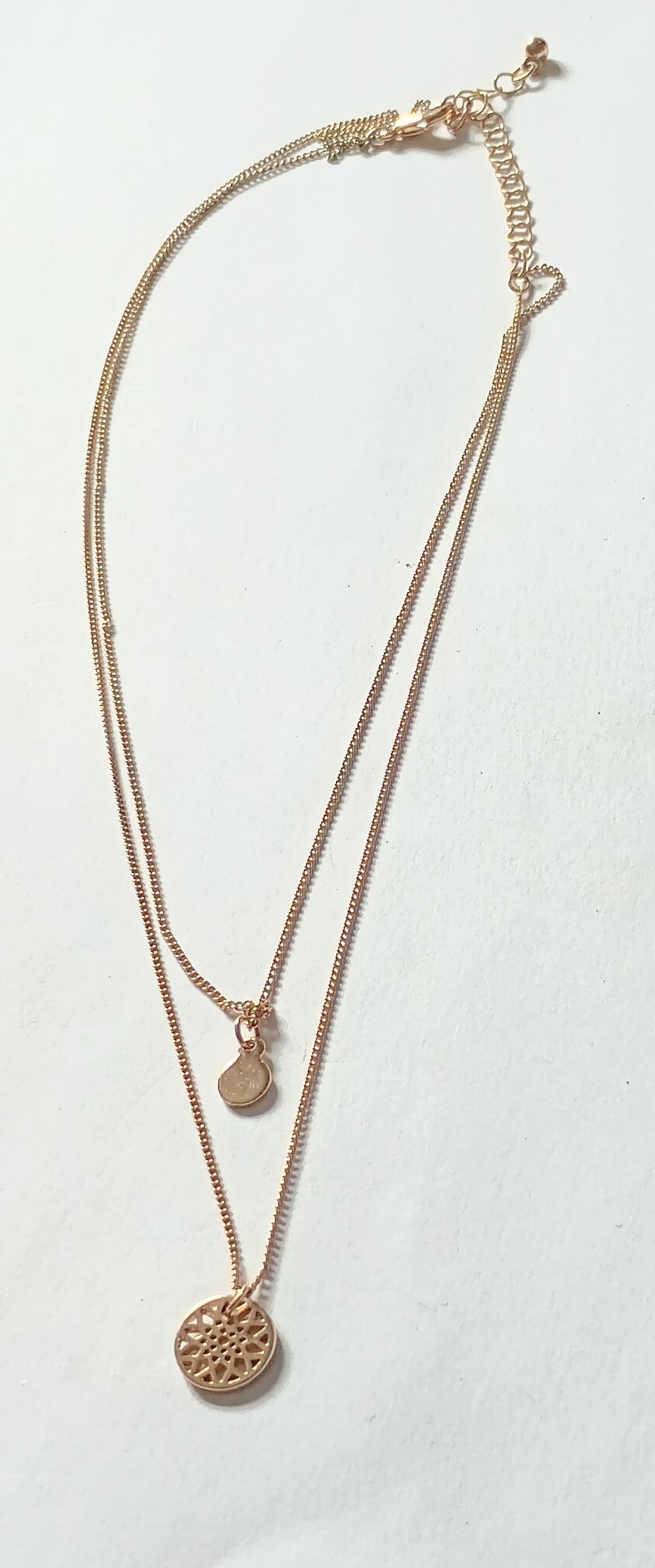 Lot 218: Double layered pendant necklace
