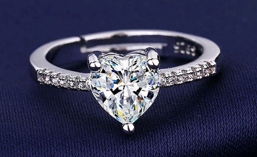 Lot 318: S925 ring