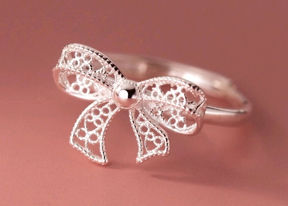 Lot 319: S925 ring