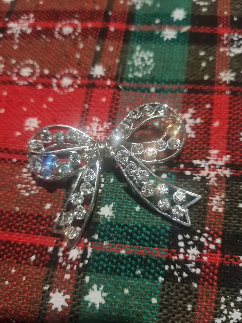 Lot 327: Bow broach