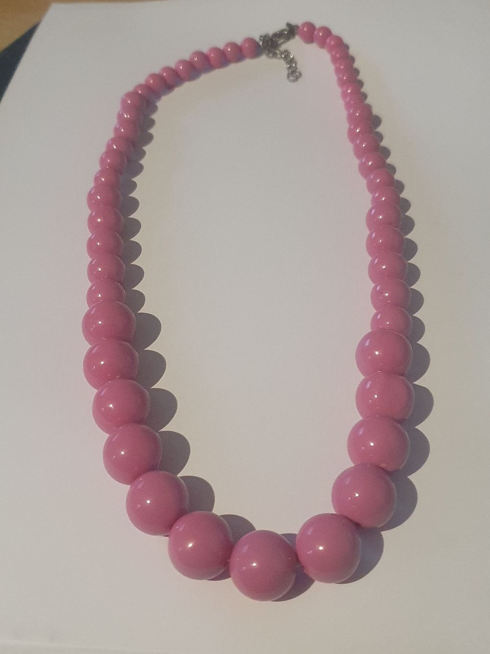 Lot 360: Large beaded pink chain