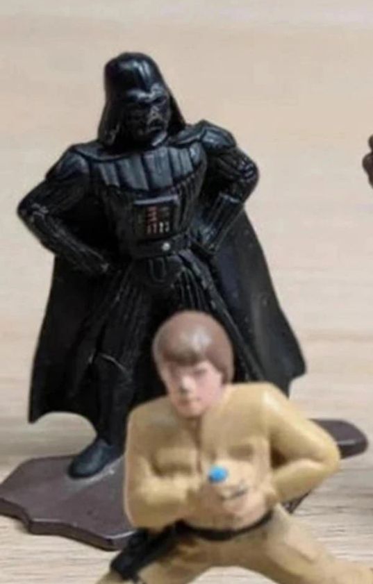 Lot 165: Star wars figure