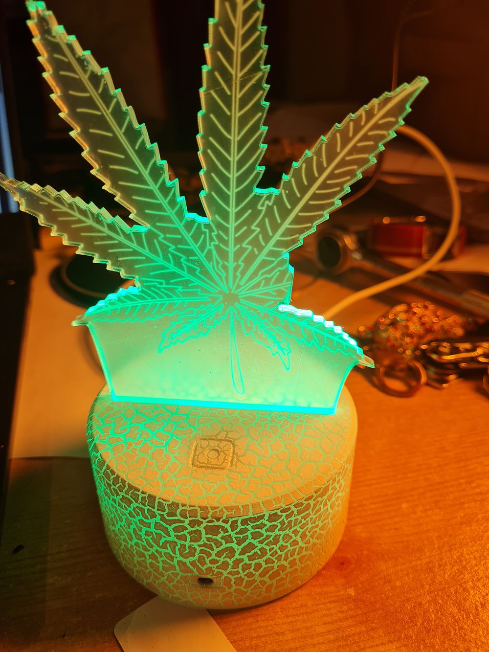 Lot 175: Weed lamp