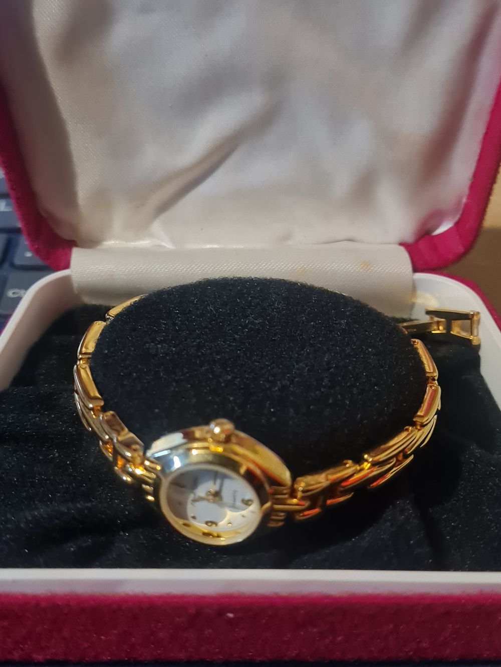 Lot 199: Boxed ladies watch