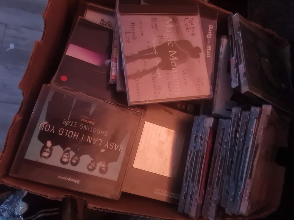 Lot 307: Large lot of cds