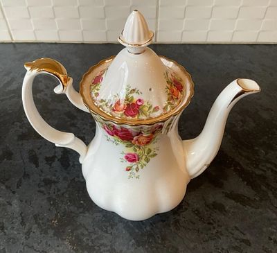 Old country rose royal albeet teapot