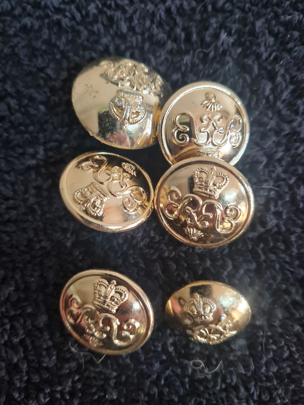 Lot 138: Military buttons