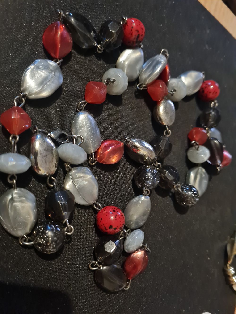 Lot 147: Beautiful multistone chain