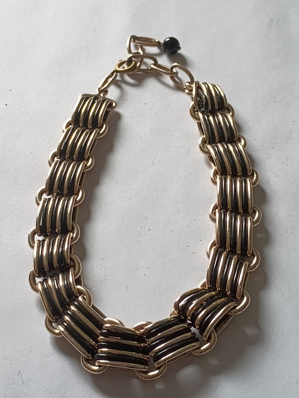 Lot 167: Beautiful 2 tone Choker necklace