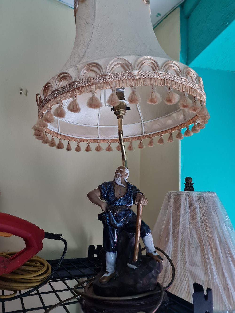 Lot 200: Vintage table lamp