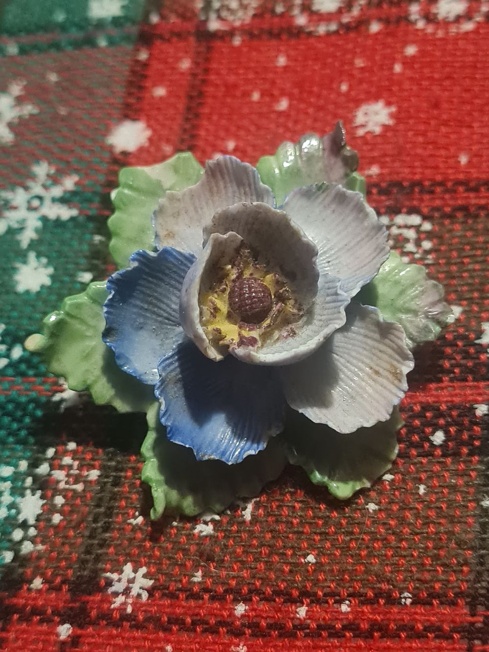 Lot 211: Flower broach