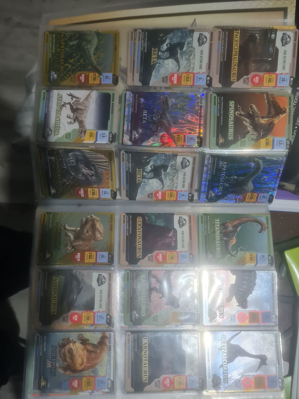 Lot 280: Lot of jurassic world cards