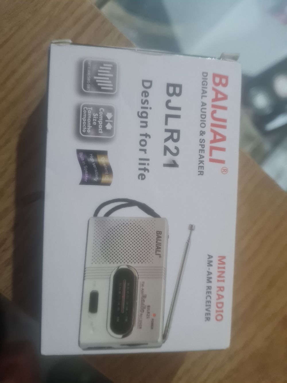 Lot 324: Brand new radio