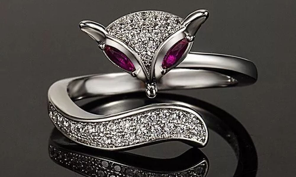 Lot 319: S925 fox ring