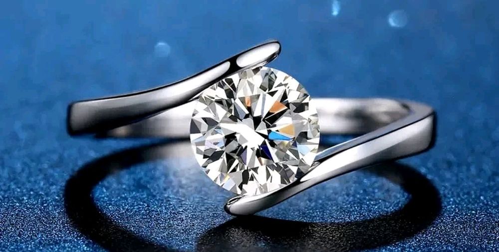 Lot 370: S925 ring