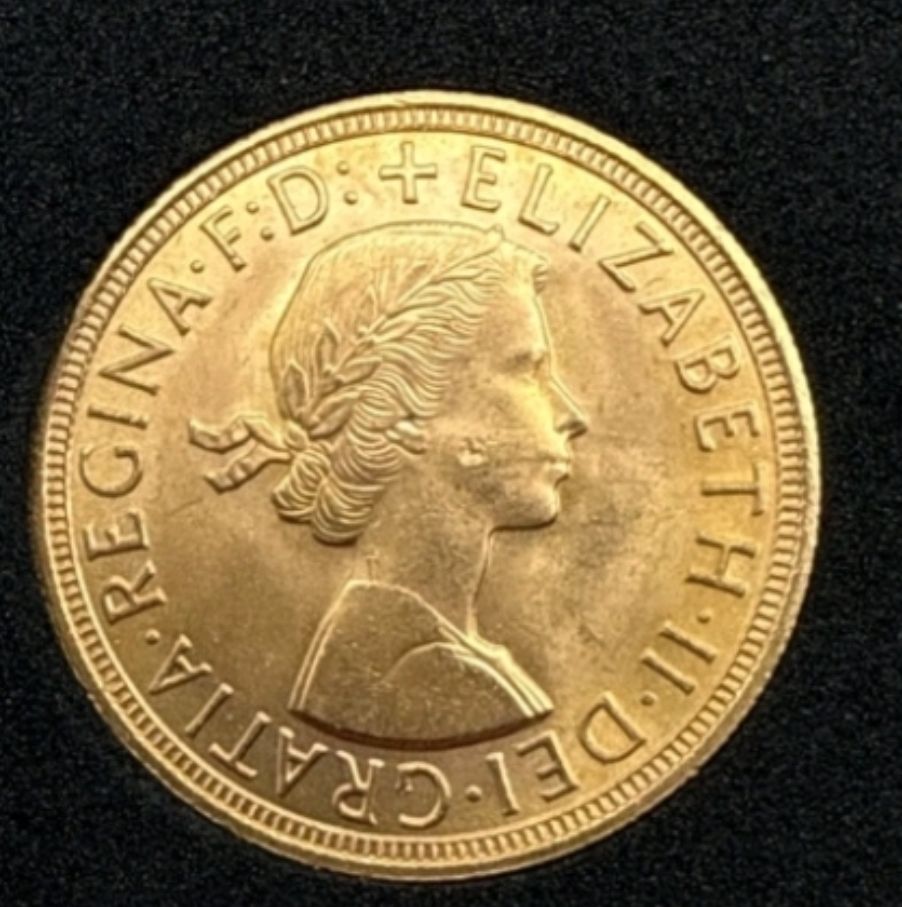 Lot 404: 22ct gold sovereign