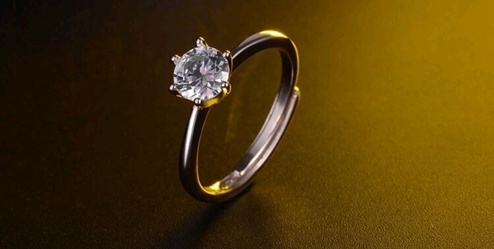 Lot 106: S925 ring