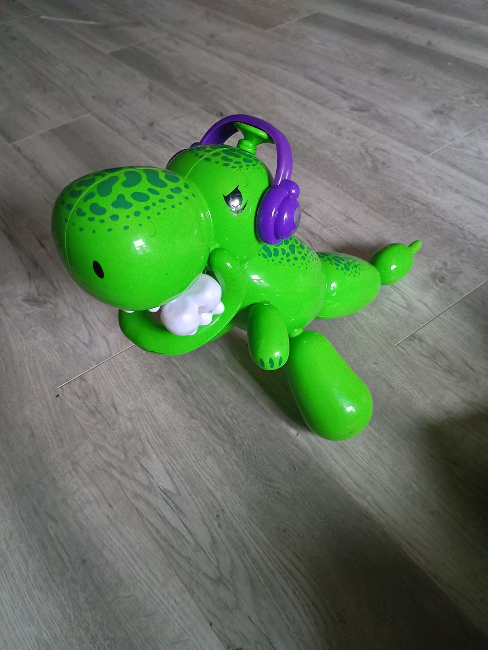 Lot 161: Squeakee The Balloon Dinosaur - working