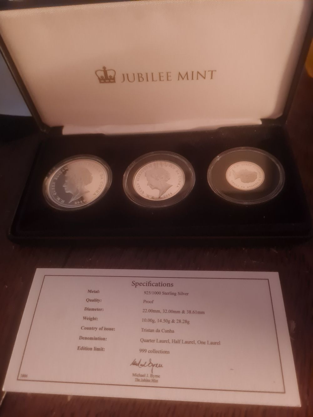Lot 204: Jubilee mint with coa coin case