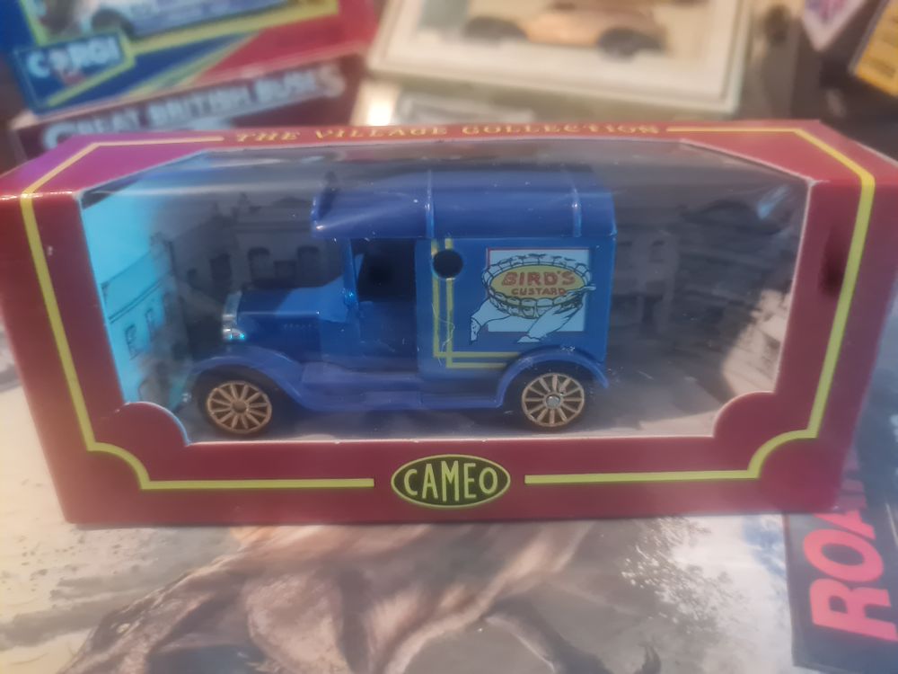 Lot 201a: Birds custard model